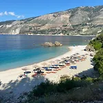 Tranquil Sea View Vila *